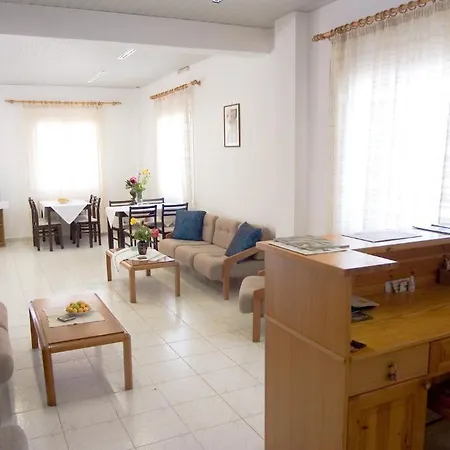 Galini מלון מת'וני